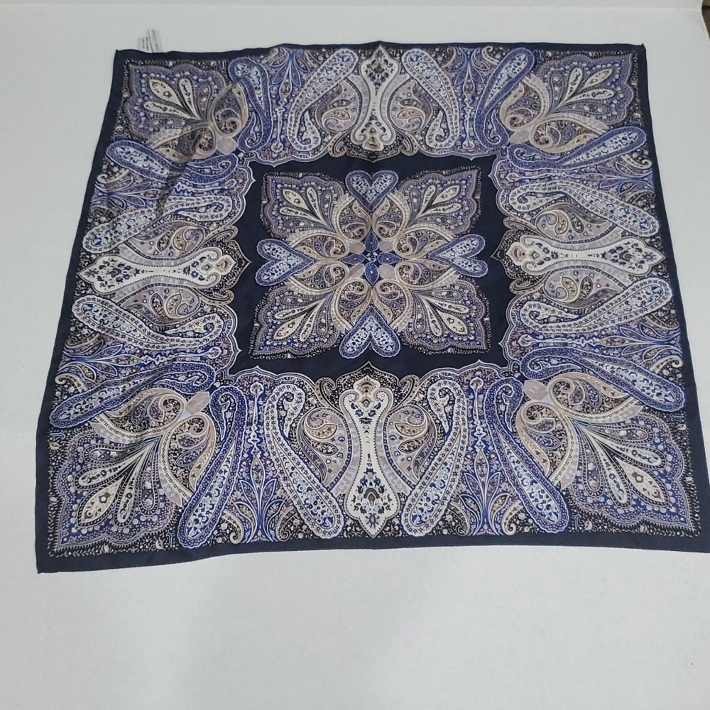26" 100% Silk Scarf Casual Corner